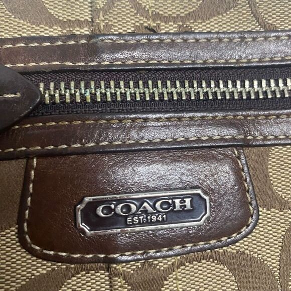 COACH Women’s Signature Logo Canvas Shoulder Crossbody Swingpack 8X7.5 - Picture 2 of 9